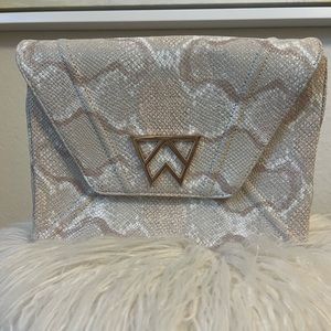 Kelly Wynne Cloud 9 Clutch/Crossbody/Wristlet in tan snakeskin